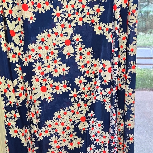 Beautiful Rare Vintage POLYSTER Daisy Sewing Fabric by THE YARD - Picture 8 of 9